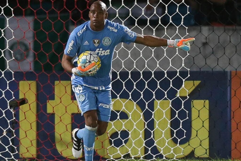 Cruzeiro acerta com goleiro Jaílson e tenta zagueiro Sidnei