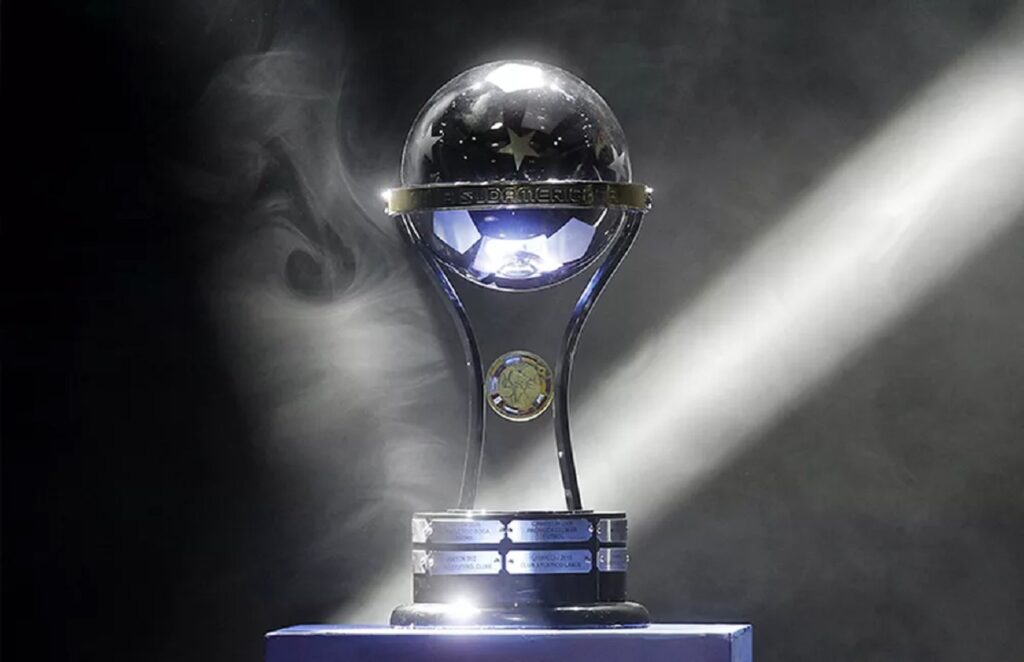 Taça da Copa Sul-Americana de 2023.