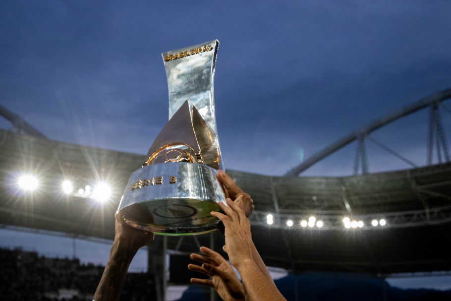 Botafogo levanta taça da Série B 2021