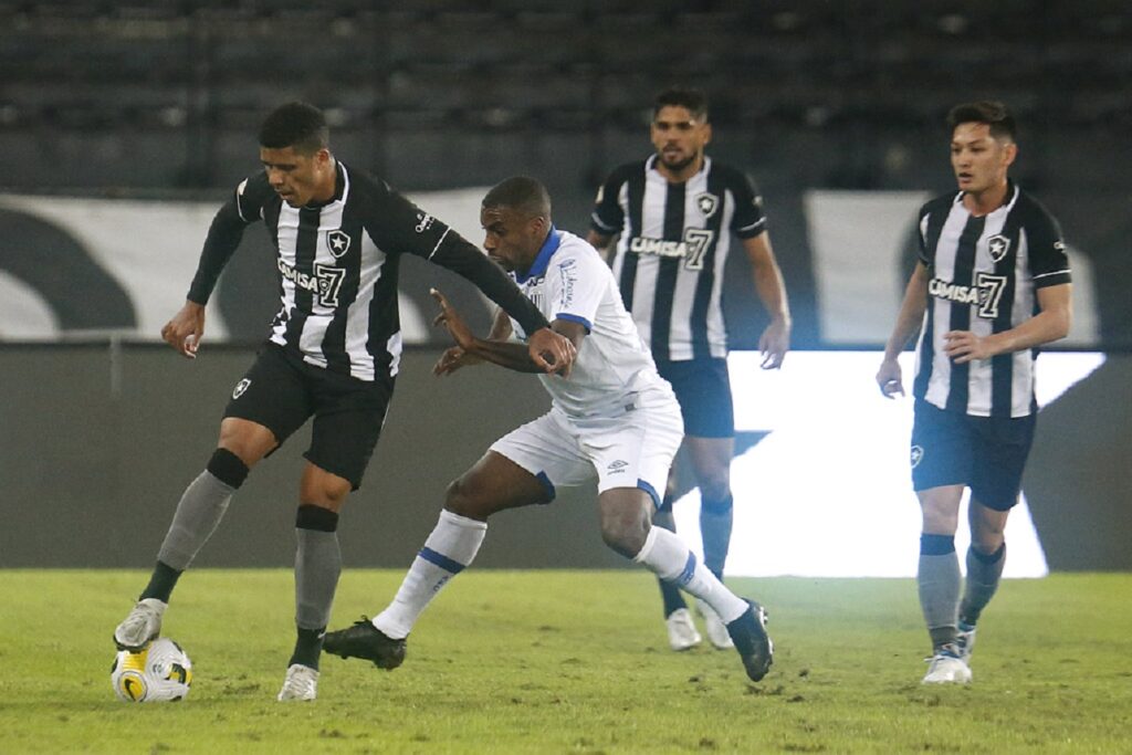 Botafogo perde para o Avaí e entra no Z-4 do Brasileirão
