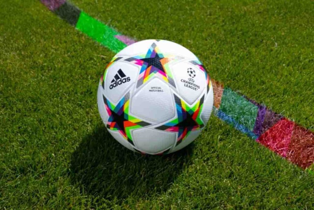 Uefa divulga fotos da bola da fase de grupos da Champions League; veja