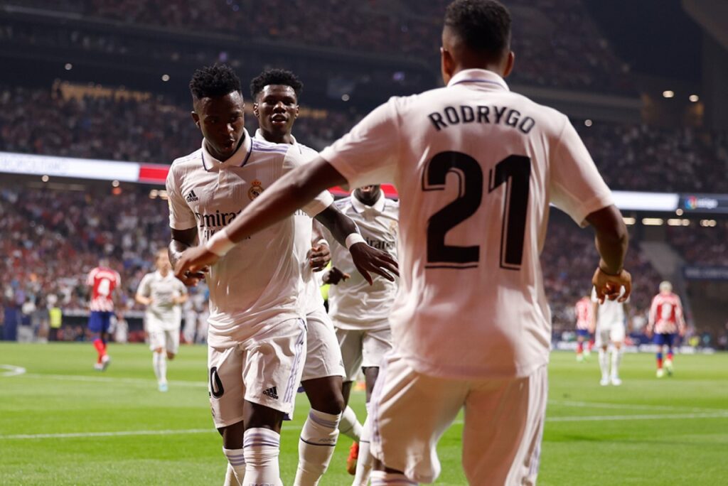 Com dança de Rodrygo e Vini Júnior, Real Madrid vence Atlético de Madrid