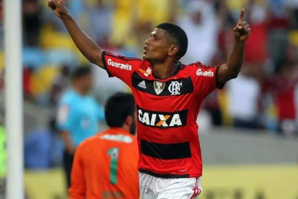 Volante Márcio Araújo, ex-Flamengo