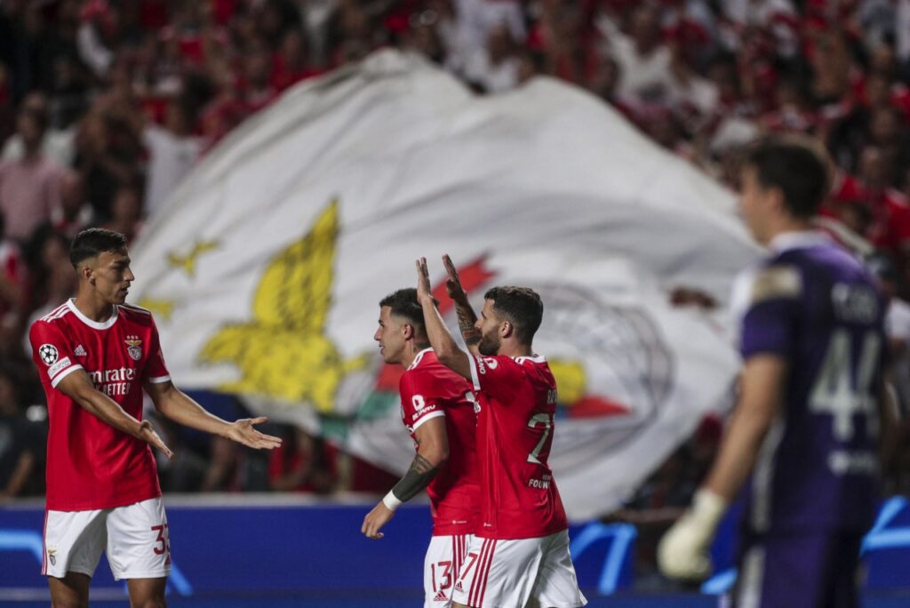 Benfica vence Maccabi Haifa na estreia da fase de grupos da Champions League