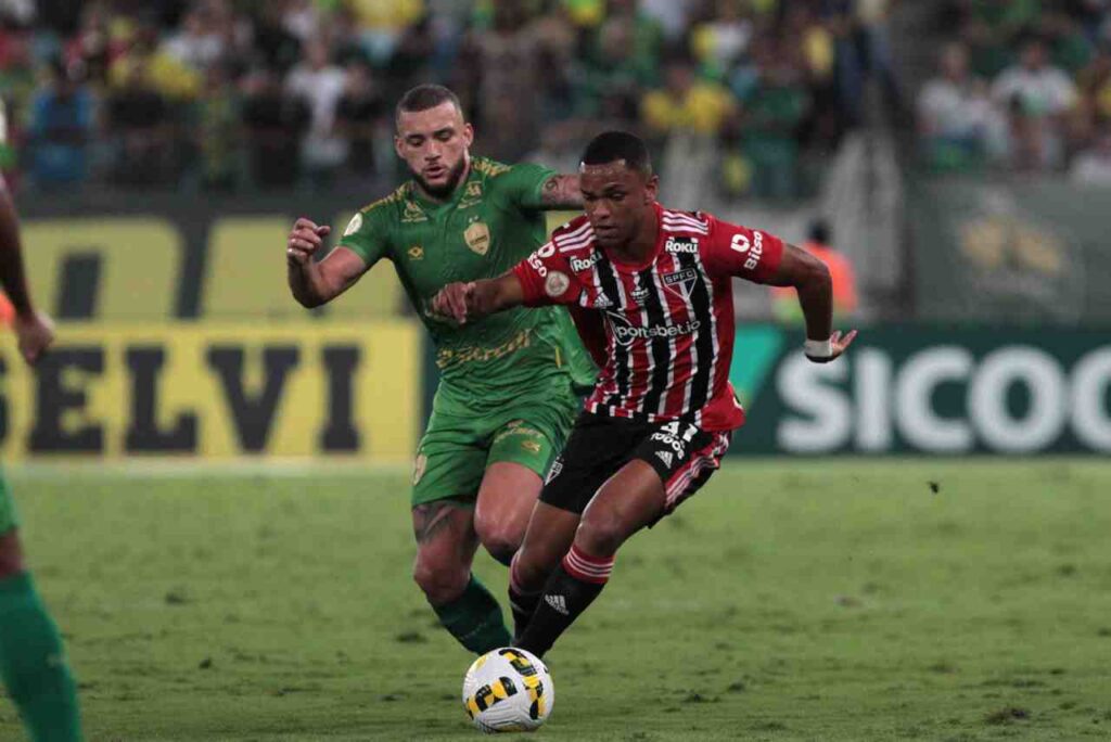 Brasileirão: Cuiabá sai na frente, mas São Paulo busca empate com 1 a menos