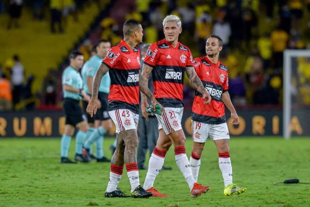 Kenedy, ex-Flamengo, acertou com o Valladolid, time de Ronaldo Fenômeno