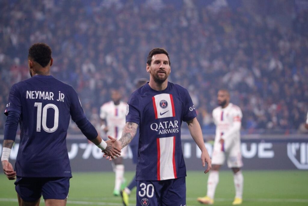 PSG vence Lyon e conta com Messi e Neymar afinados