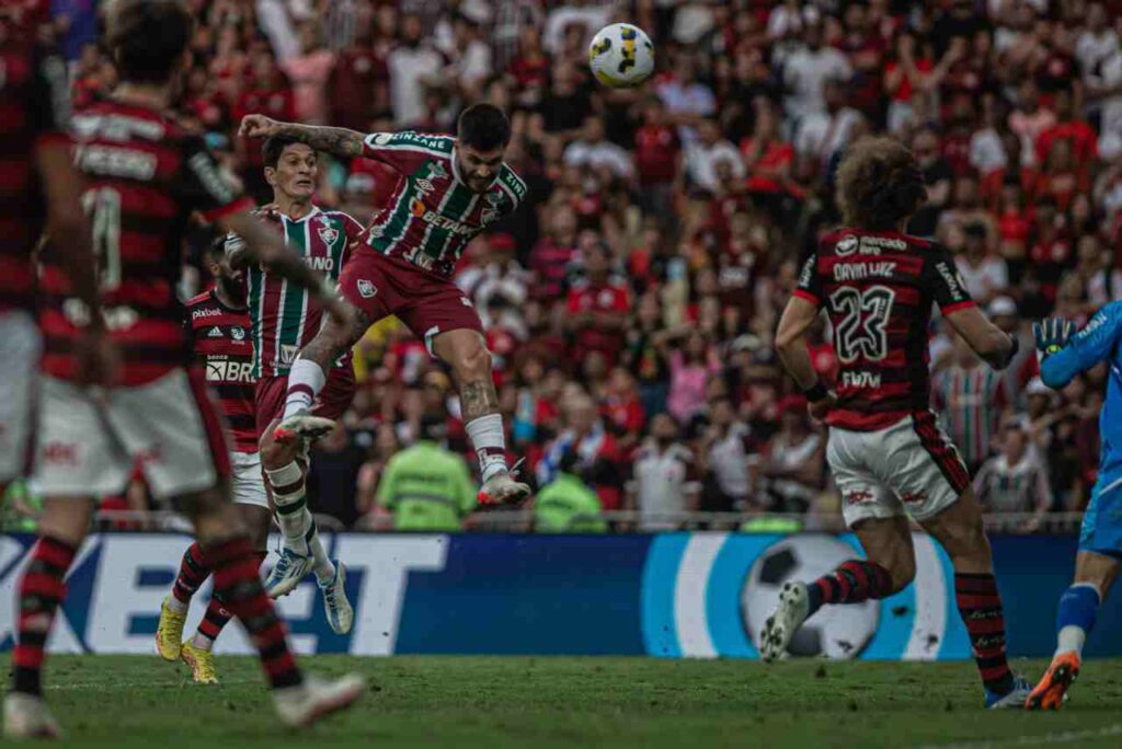 Fluminense vence o Flamengo no Maracanã e assume vice-liderança do Brasileirão