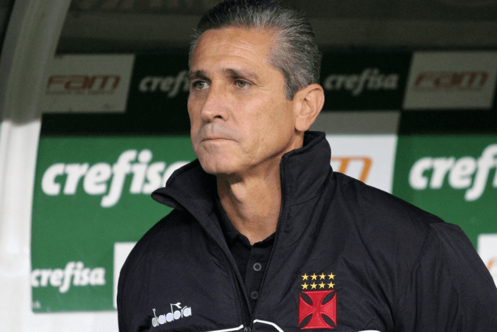 Treinador Jorginho, no Vasco, em 2018