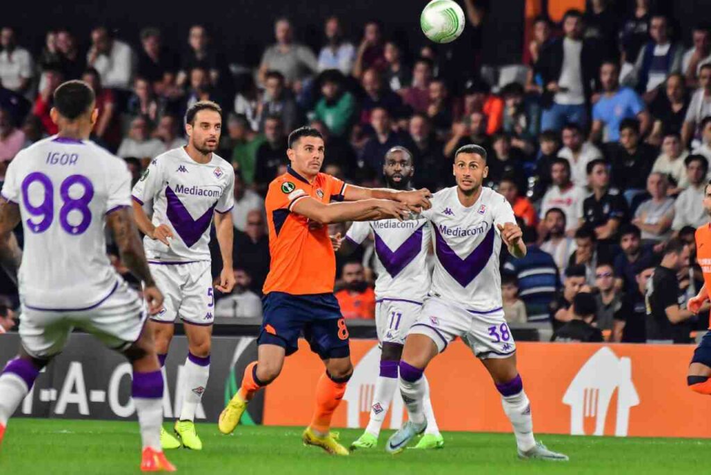 Conference League: Fiorentina é goleada pelo Basaksehir
