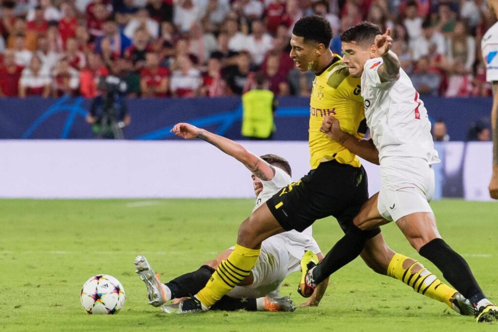 Borussia Dortmund goleia Sevilla e persegue City na Champions League