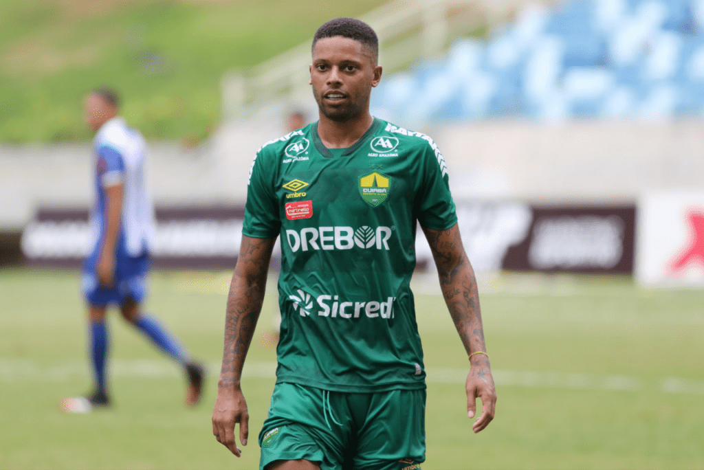 Clube russo contrata André: Atacante André em jogo do Cuiabá, na Arena Pantanal, em 2022