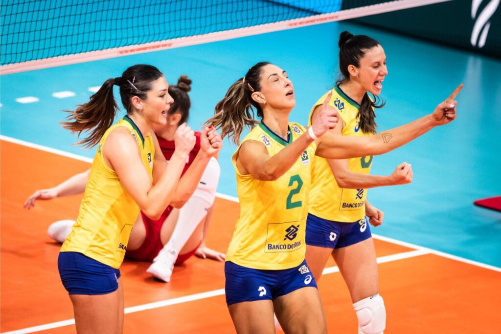 Rosamaria, Carol Gattaz e Macris Carneiro, da Seleção Brasileira de Vôlei, no Campeonato Mundial 2022
