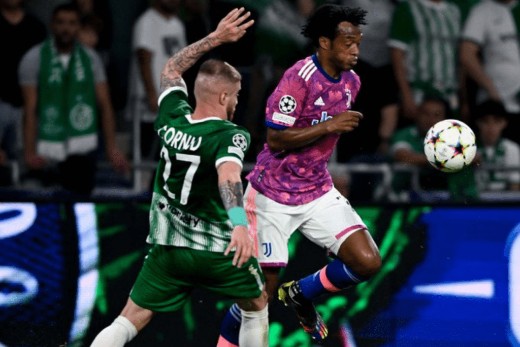 Lance do jogo entre Juventus e Maccabi Haifa