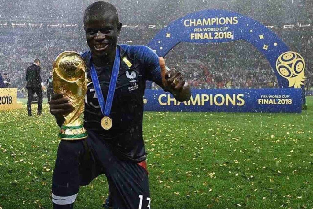 Lesionado, craque da França está fora da Copa do Mundo, diz jornal