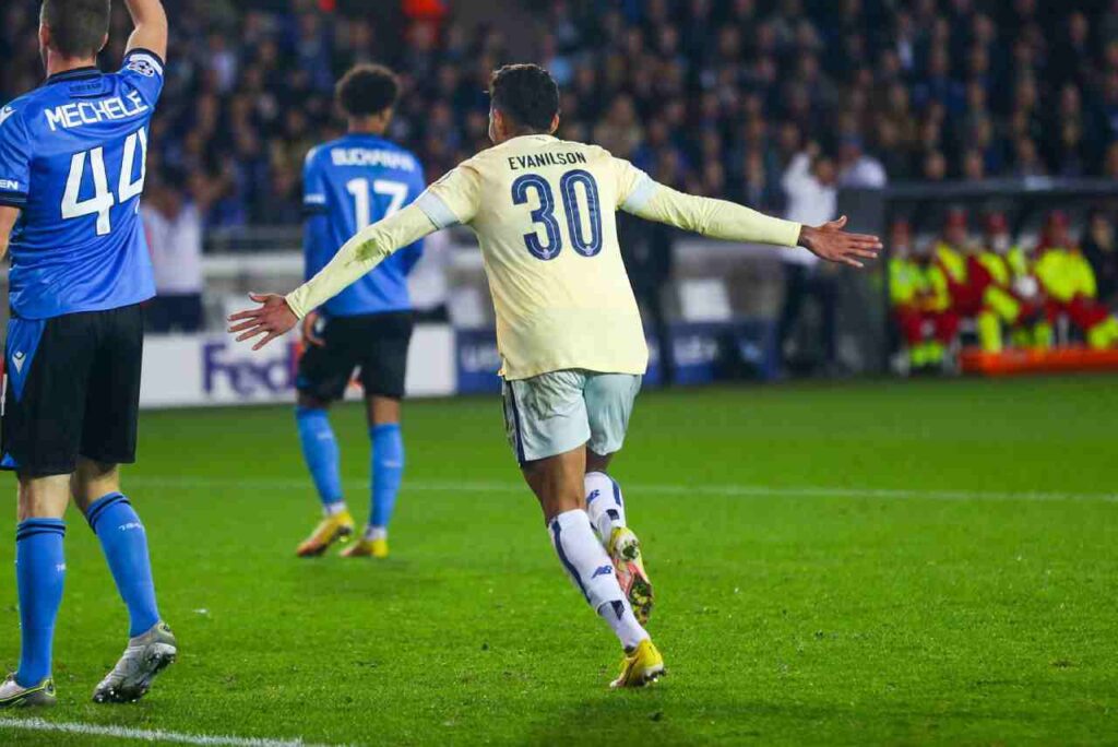 Com gol de Evanilson, Porto goleia o Club Brugge e avança às oitavas da Champions League