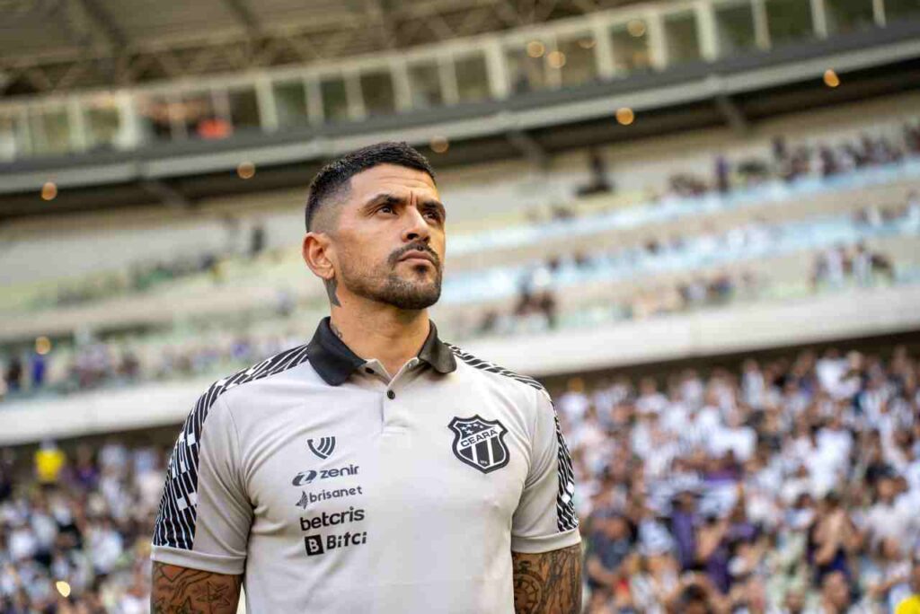 Ceará anuncia saída do técnico Lucho González