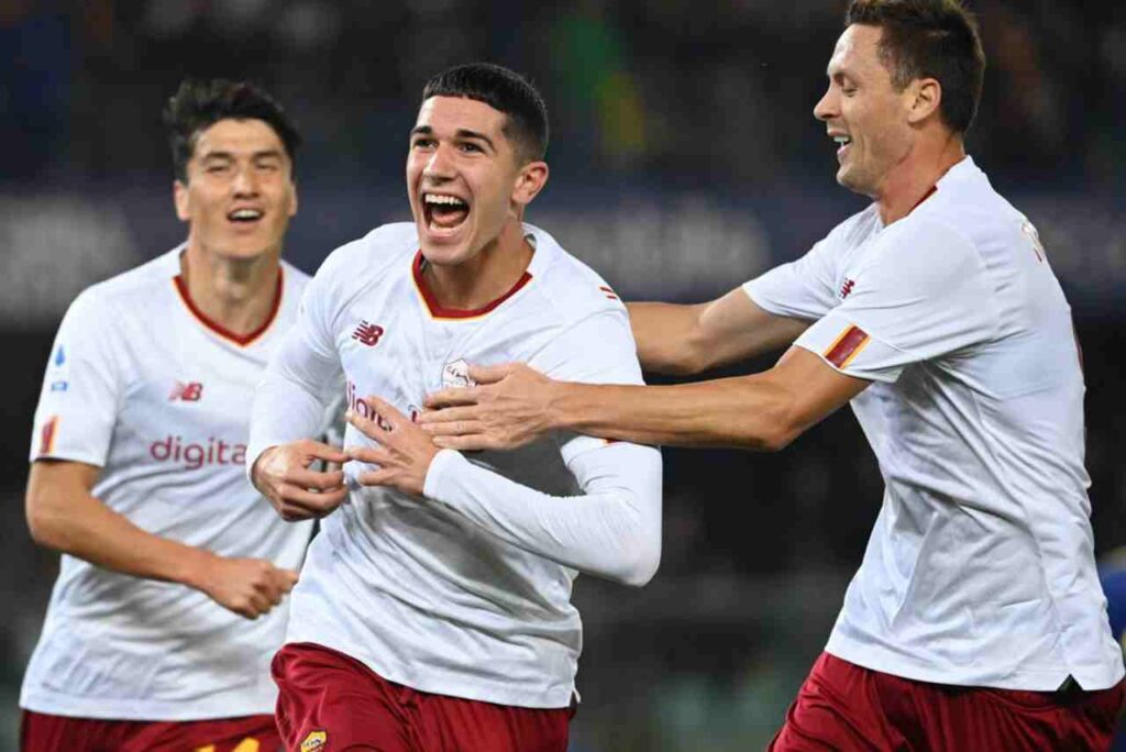 Roma bate o Verona e entra no G-4 do Campeonato Italiano