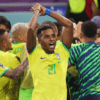 Camisa 10 da Seleção Brasileira: Atacante Rodrygo, da Seleção Brasileira, comemora de costas para os companheiros de equipe na Seleção Brasileira