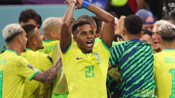 Camisa 10 da Seleção Brasileira: Atacante Rodrygo, da Seleção Brasileira, comemora de costas para os companheiros de equipe na Seleção Brasileira