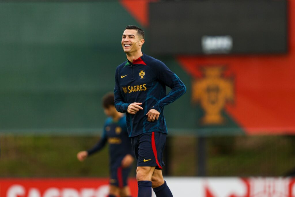 Recuperado, Cristiano Ronaldo volta a treinar com Portugal para Copa do Mundo