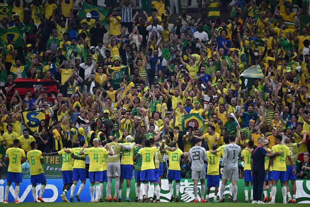 Calendário das Eliminatórias da Copa do Mundo: Jogadores da Seleção Brasileira na Copa do Mundo agradecem à torcida no estádio