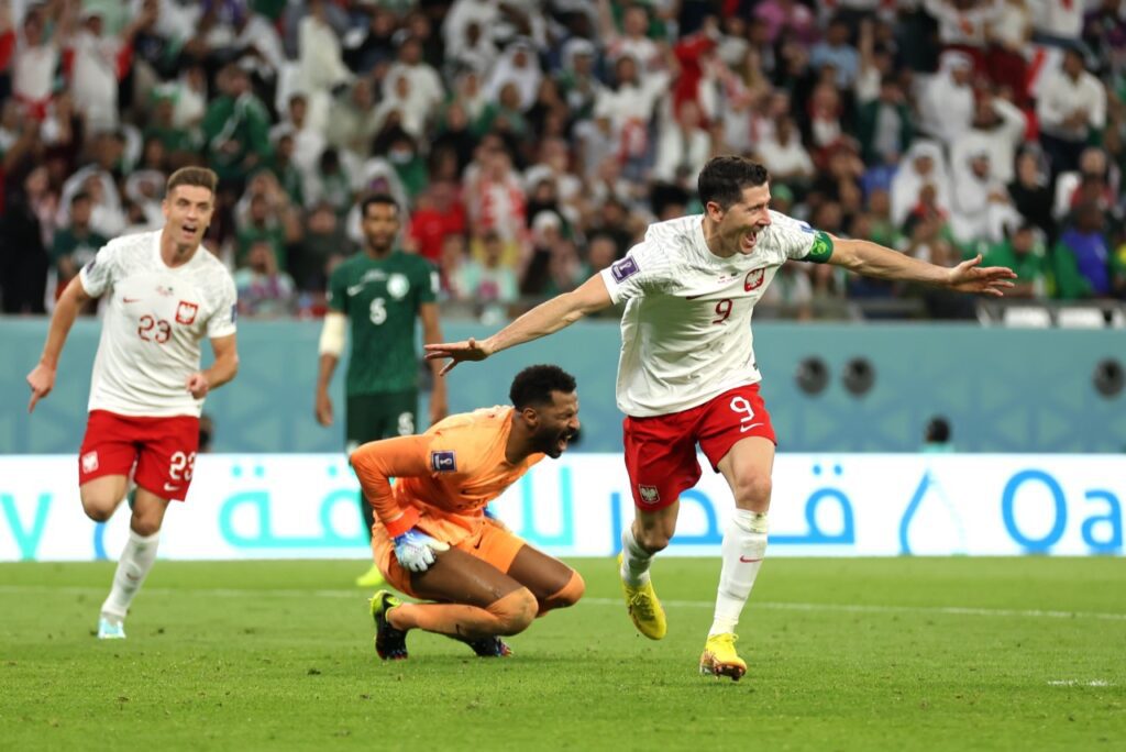 Lewandowski desencanta, Polônia vence Arábia Saudita e embola Grupo C da Copa do Mundo