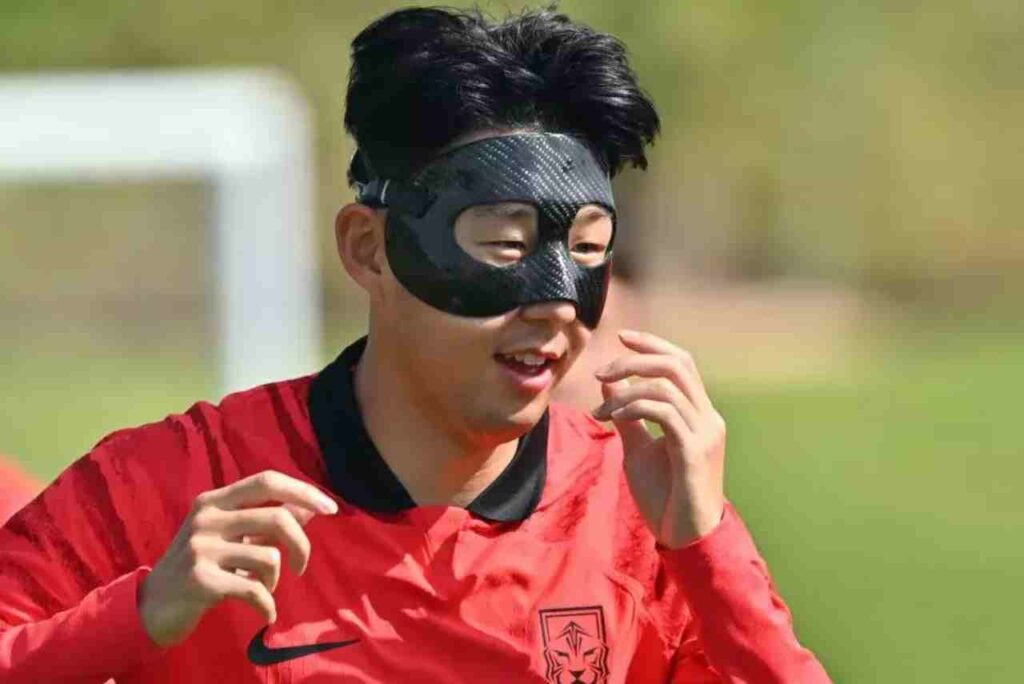 Craque da Coreia do Sul, Son treina de máscara após fraturar o rosto; veja
