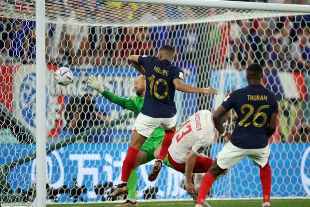 Mbappé decide, França bate a Dinamarca e vai às oitavas da Copa do Mundo