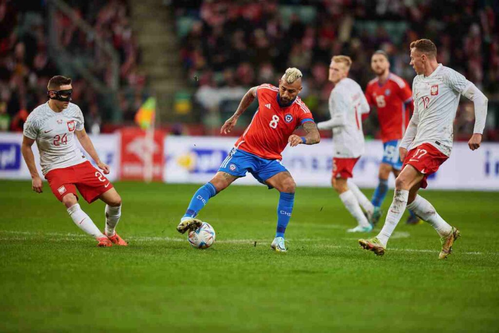 Com ausência de Lewandowski, Polônia bate o Chile em último amistoso antes da Copa