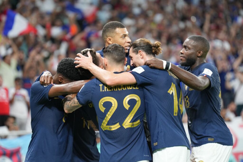 Mbappé marca e França vence a Polônia