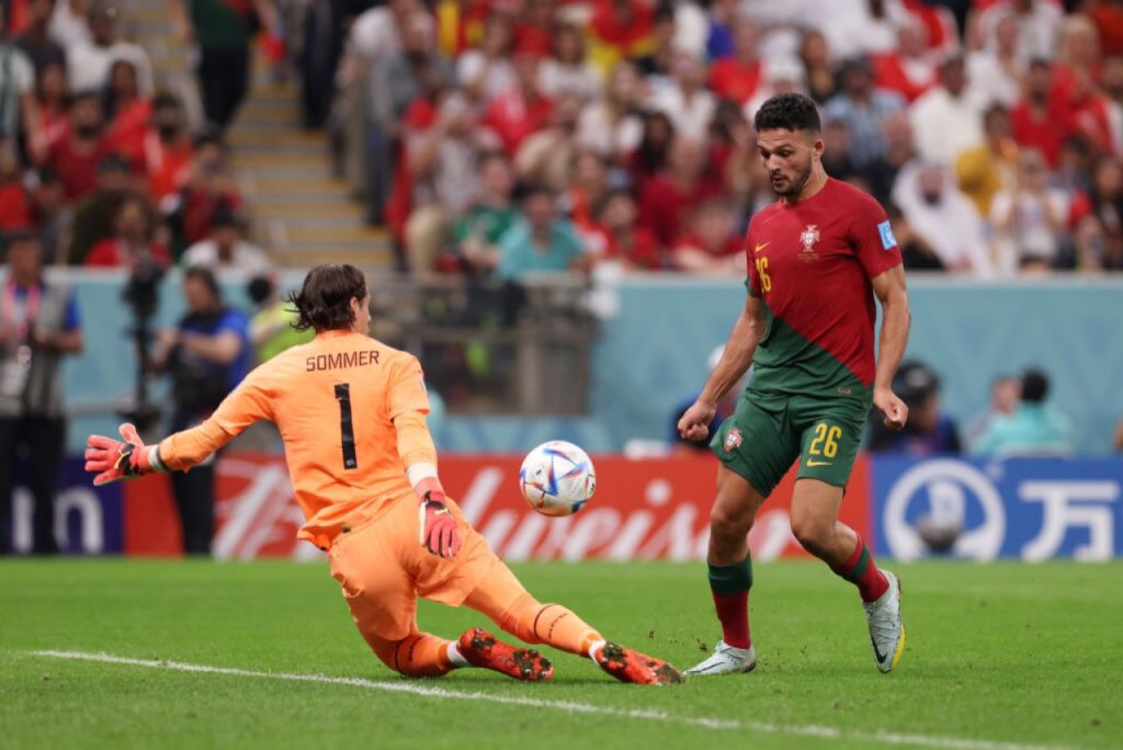 CR7 começa no banco, mas Portugal goleia Suíça e vai às quartas da Copa do Mundo