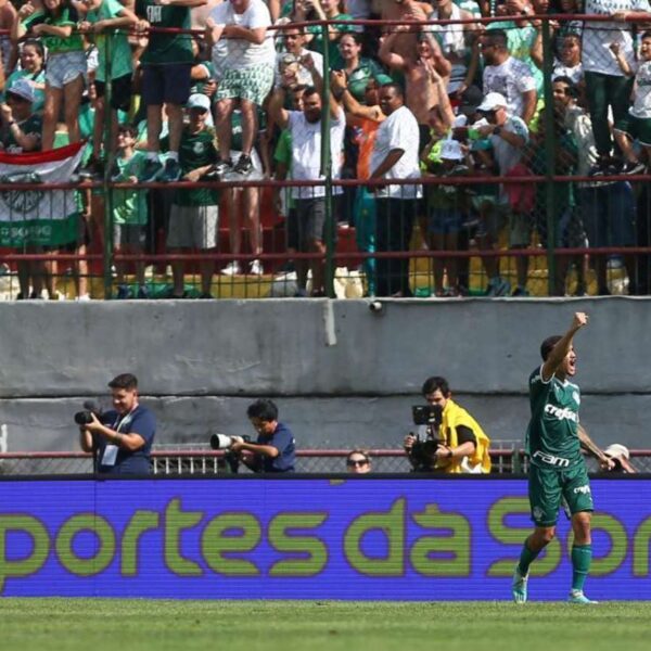 Palmeiras marca nos acréscimos, bate o América-MG e é campeão da Copinha