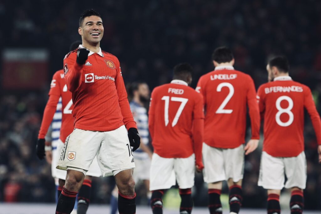 Casemiro lidera Manchester United na classificação às oitavas da FA CUP