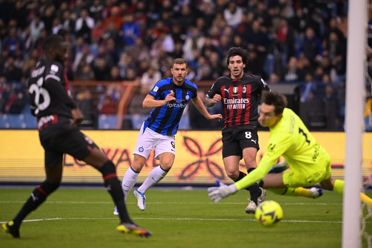 Inter derrota Milan e leva a Supercopa da Itália