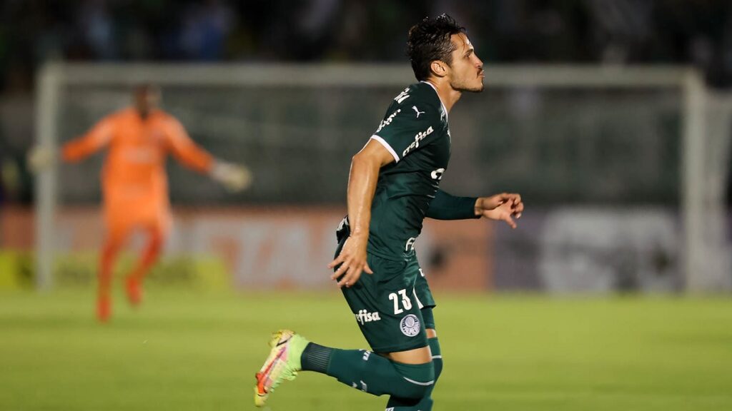 Raphael Veiga marca golaço em vitória palmeirense