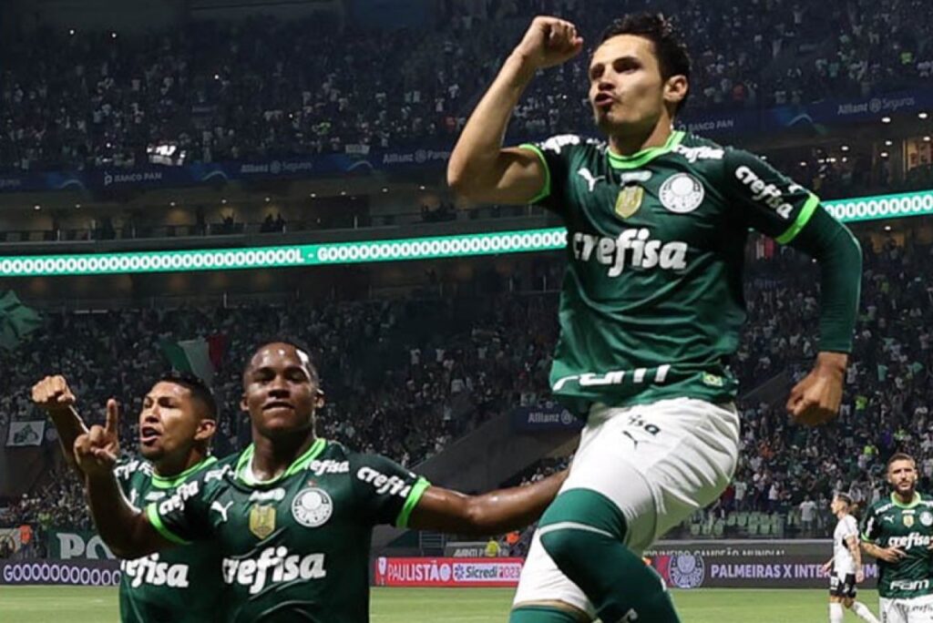 Veiga pode sair do Palmeiras: Atacante Endrick e meia Raphael Veiga comemoram gol do Palmeiras contra a Inter de Limeira no Campeonato Paulista