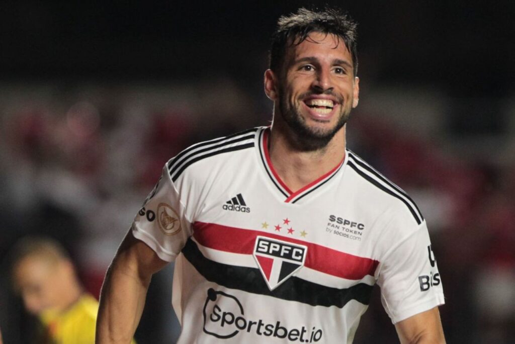 Atacante Jonathan Calleri, do São Paulo, comemora gol