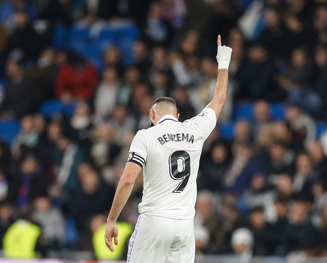 Real Madrid goleia o Elche com mais uma atuação inspirada do craque francês Benzema