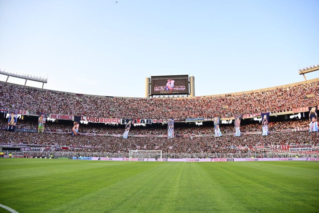 Reinauguração do estádio Monumental de Nuñéz, do River Plate