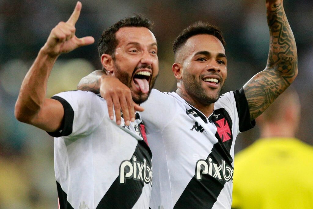 Vasco vence Botafogo em jogo com muita confusão no Maracanã