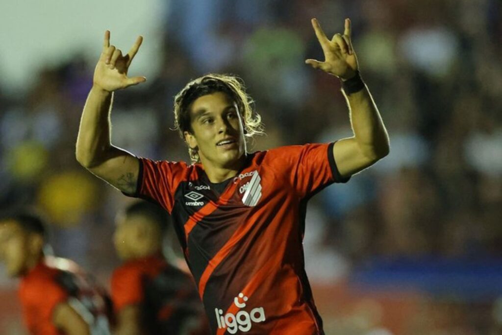 Agustín Canobbio, do Athletico-PR, comemora gol contra o Cianorte
