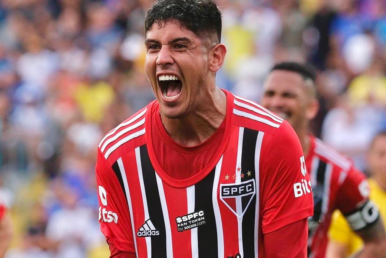 Alan Franco comemora gol do São Paulo contra o Santo André