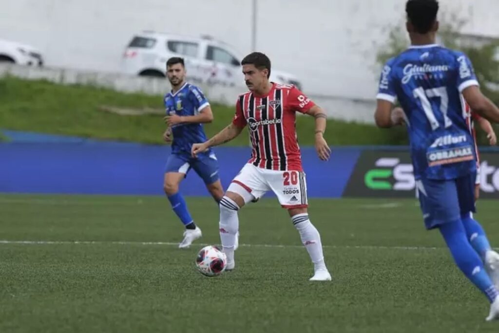 Cruzeiro procura volante do São Paulo, mas Tricolor recusa negociação