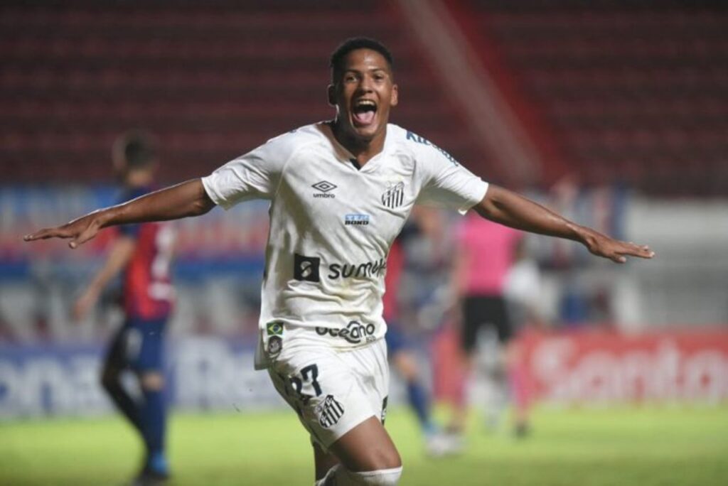 Atacante Ângelo, do Santos, comemora gol na Copa Libertadores 2021