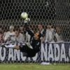 Melhores goleiros da história - Rogério Ceni defendendo pênalti com a camisa do São Paulo