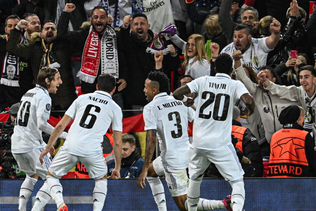Jogadores do Real Madrid comemoram gol contra o Liverpool na Champions League