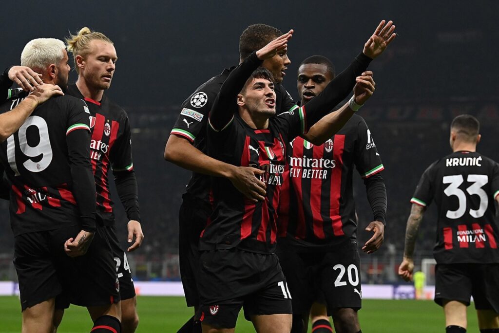 Milan vence o Tottenham e leva vantagem para decisão na Champions