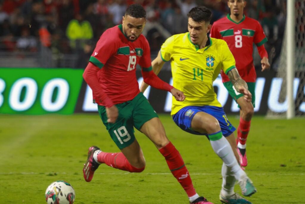 Ranking da Fifa: En-Nesyri, da Seleção Marroquina, e Ibañez, da Seleção Brasileira, disputam bola em amistoso internacional
