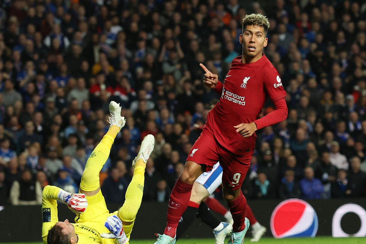 Firmino vai deixar o Liverpool: Atacante Roberto Firmino comemora gol em frente ao goleiro do Rangers na Champions League